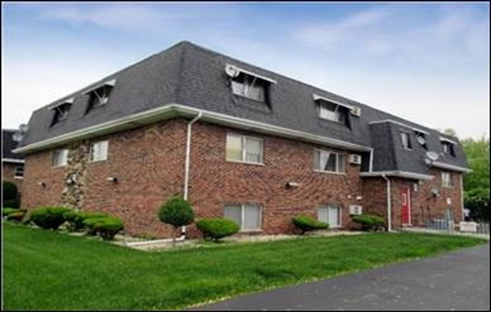 Joliet Apartment: 424 Kungs Way