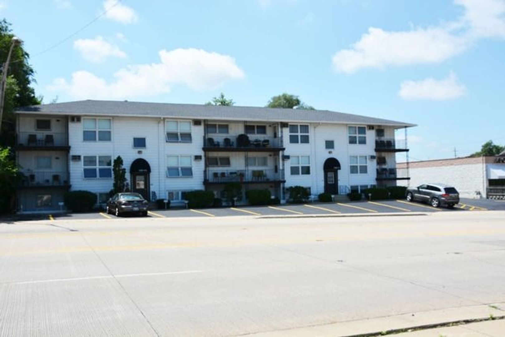 Joliet Apartment: 1508-12 Theodore Street