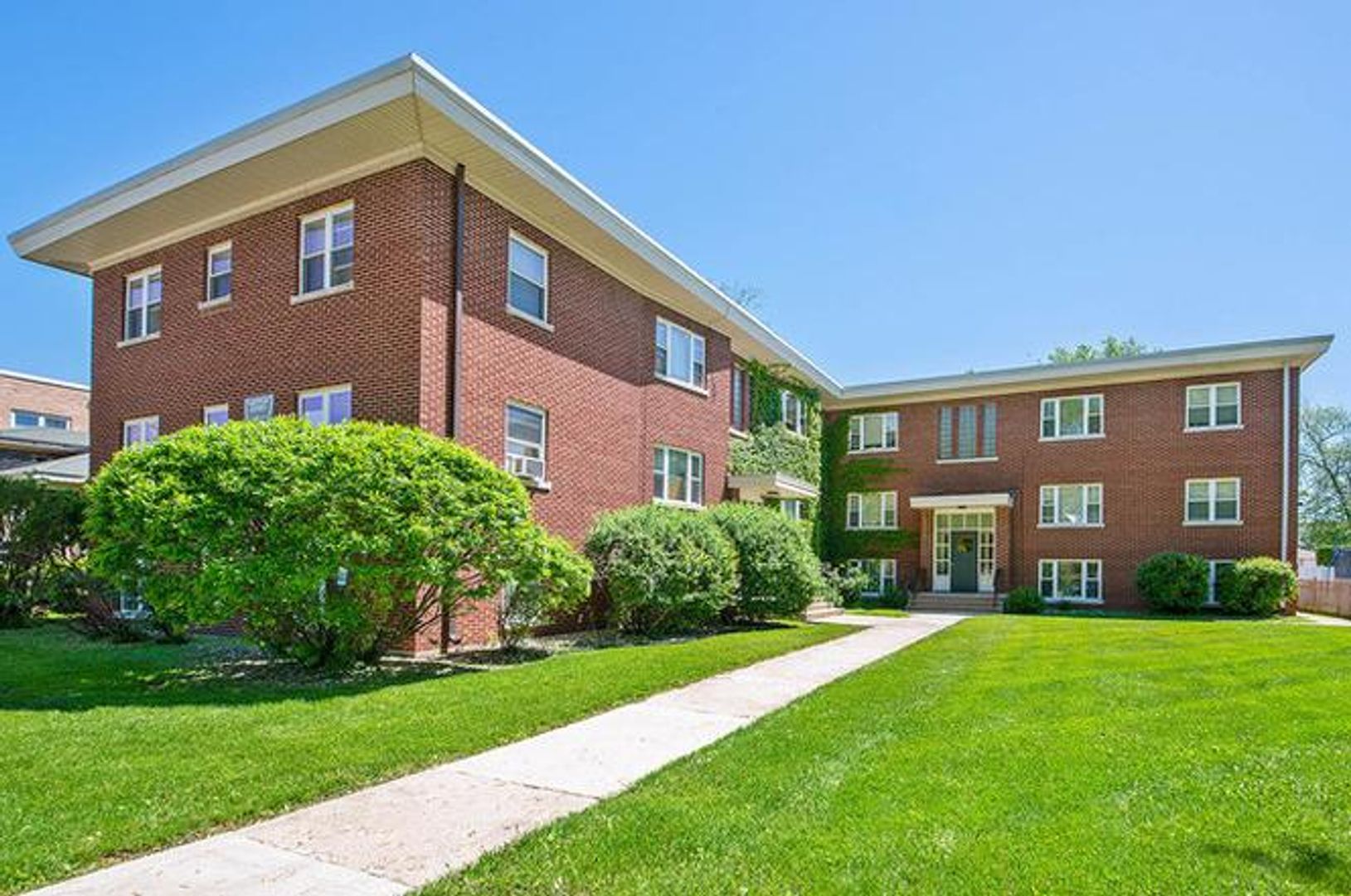 Joliet Apartment: 712 N Raynor Avenue