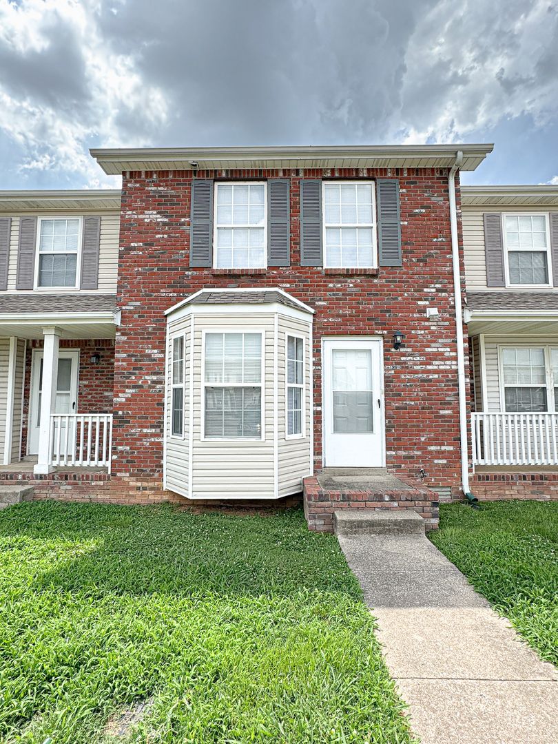 Oak Grove House: 205 Tree Line Dr