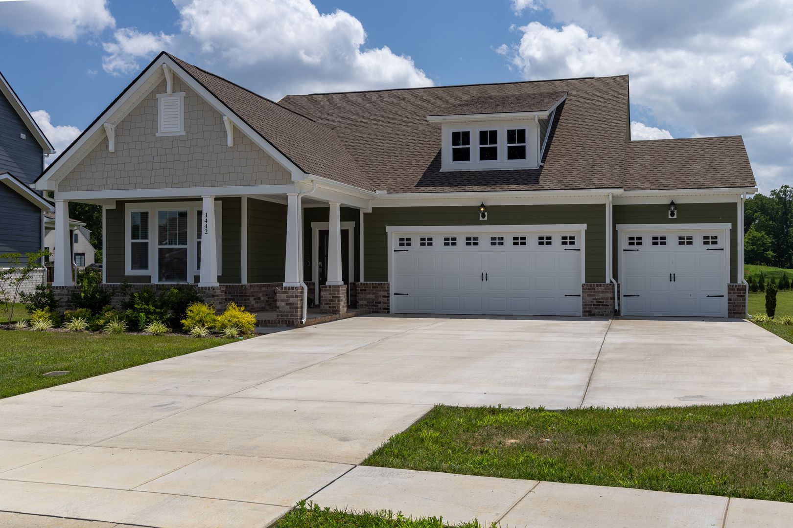 Clarksville House: 1442 English Oak Dr