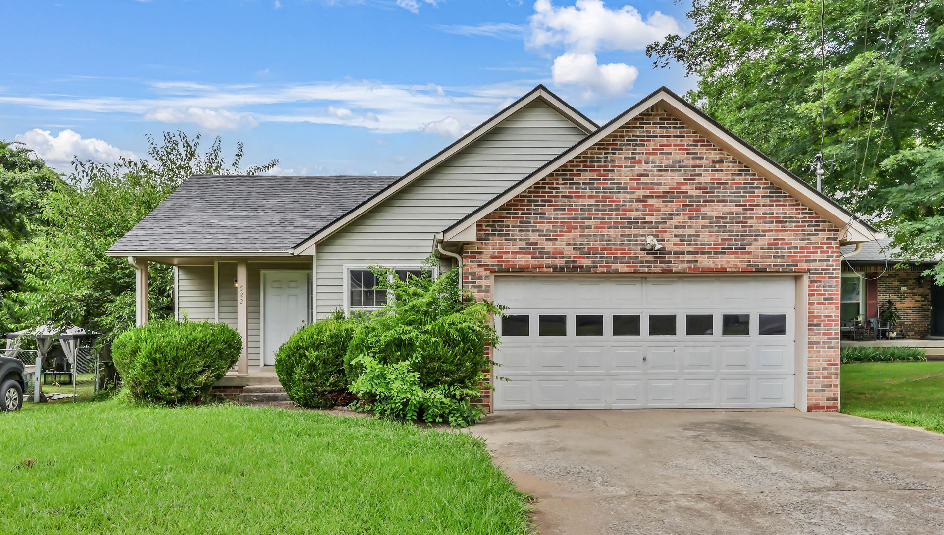 Clarksville House: 522 Eysian Rd