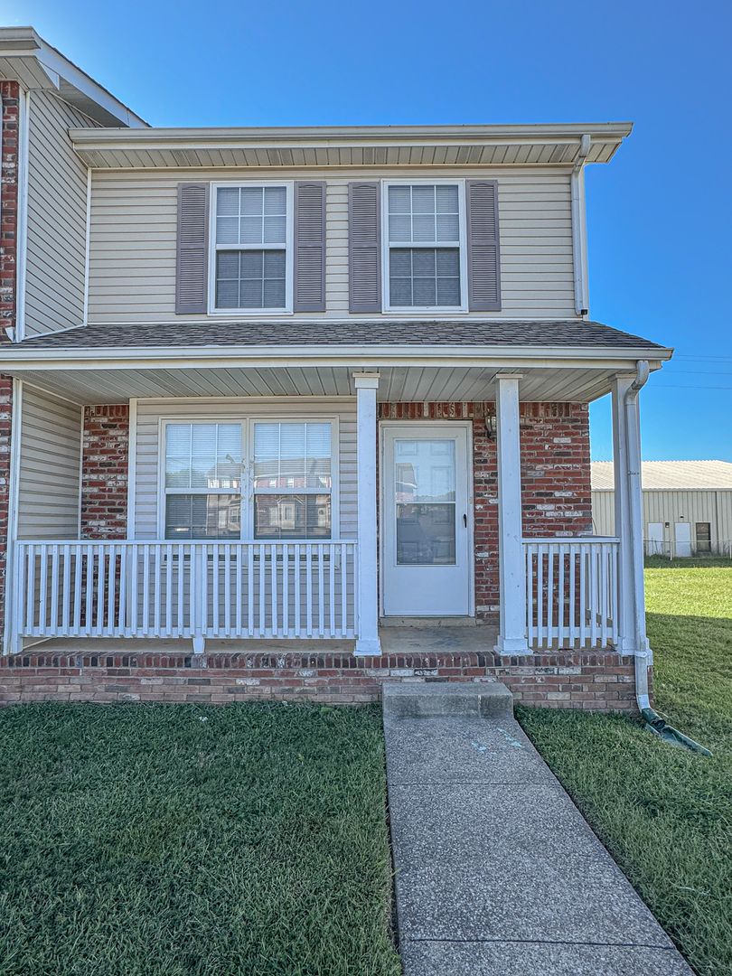 Oak Grove House: 207 Tree Line Dr