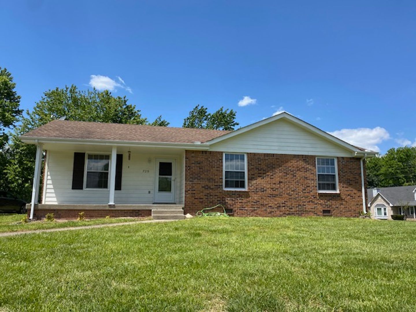 Clarksville House: 725 Overton Drive