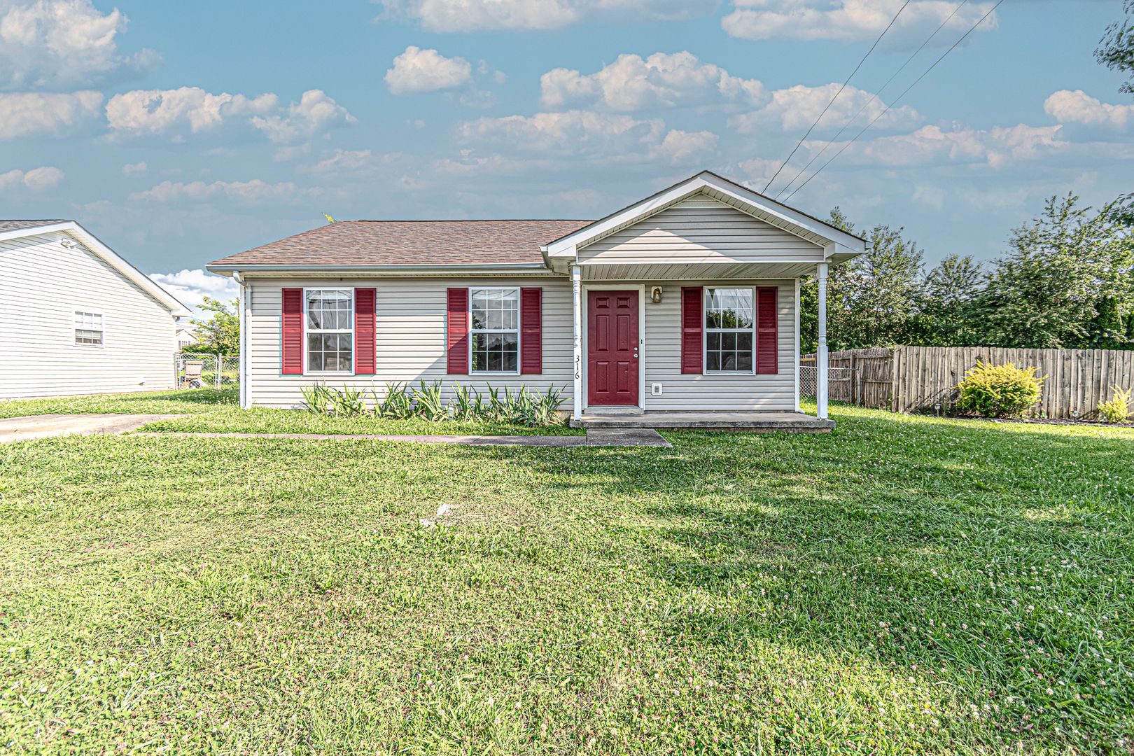 Clarksville House: 316 Audrea Ln
