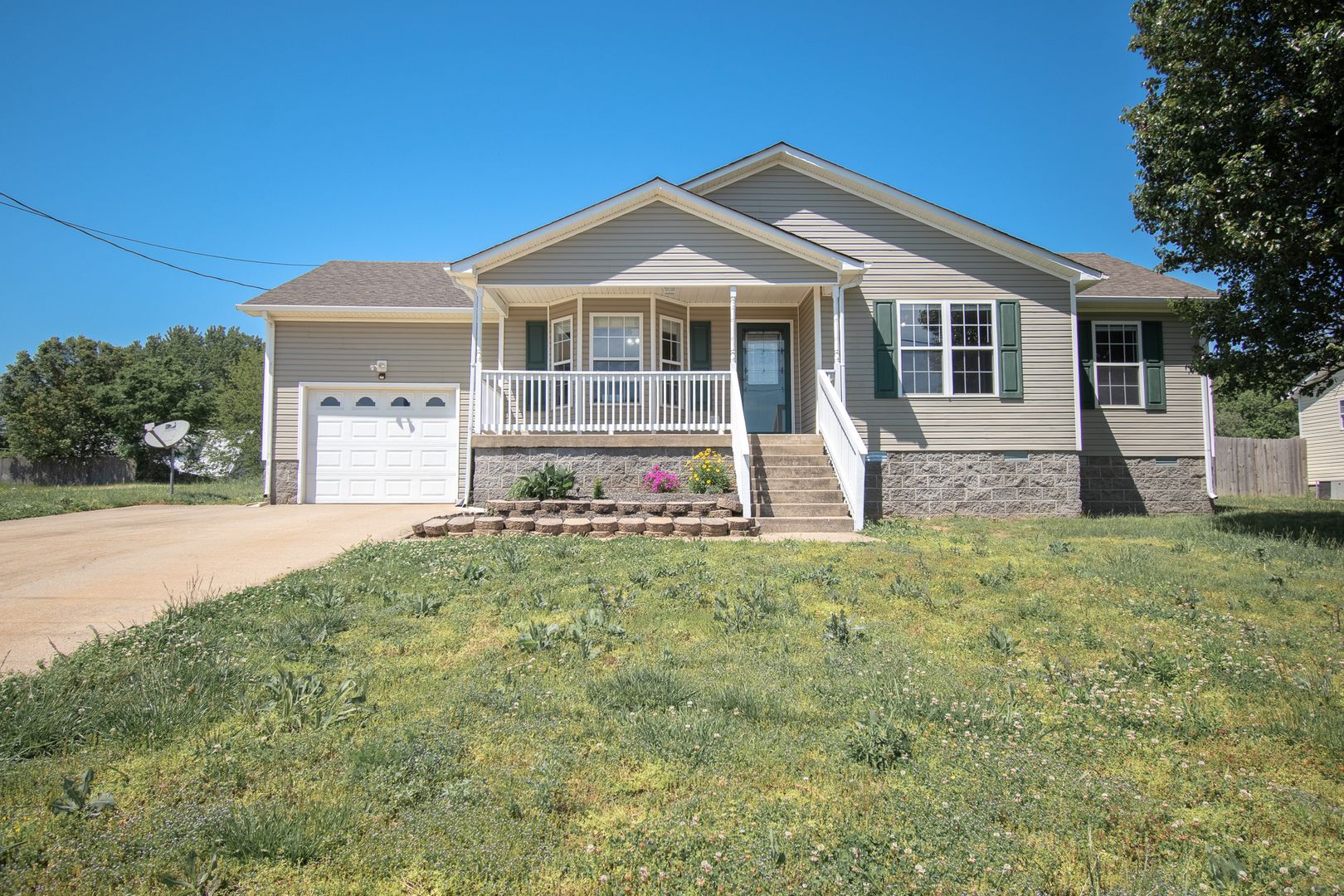 Oak Grove House: 626 Avondale Lane