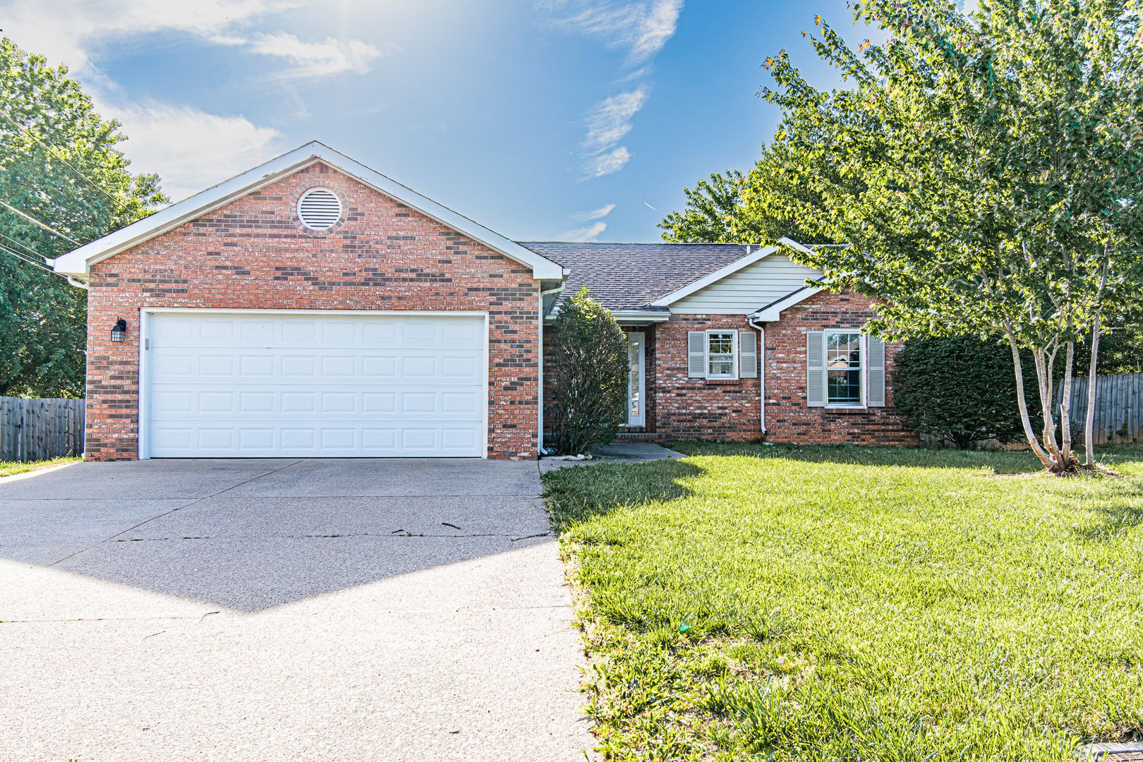 Clarksville House: 815 Iris Lane