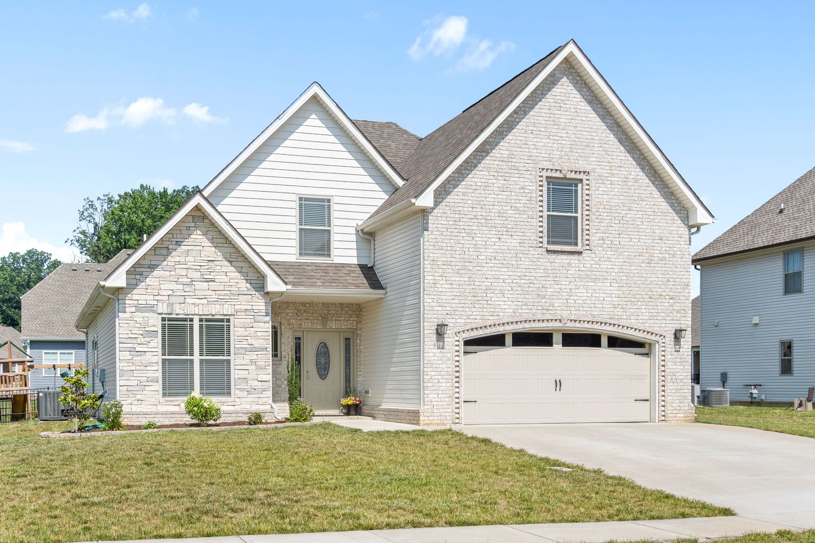 Clarksville House: 516 Bowden Dr.