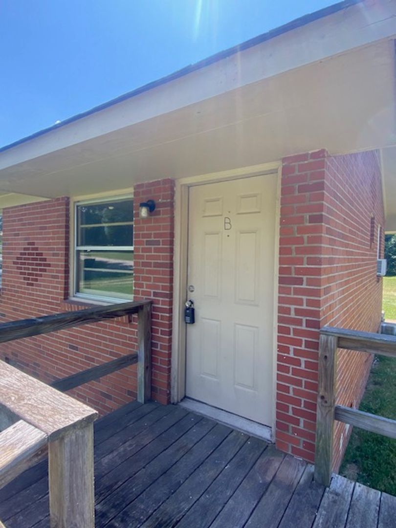 Clarksville Apartment: 114 Hadley Drive
