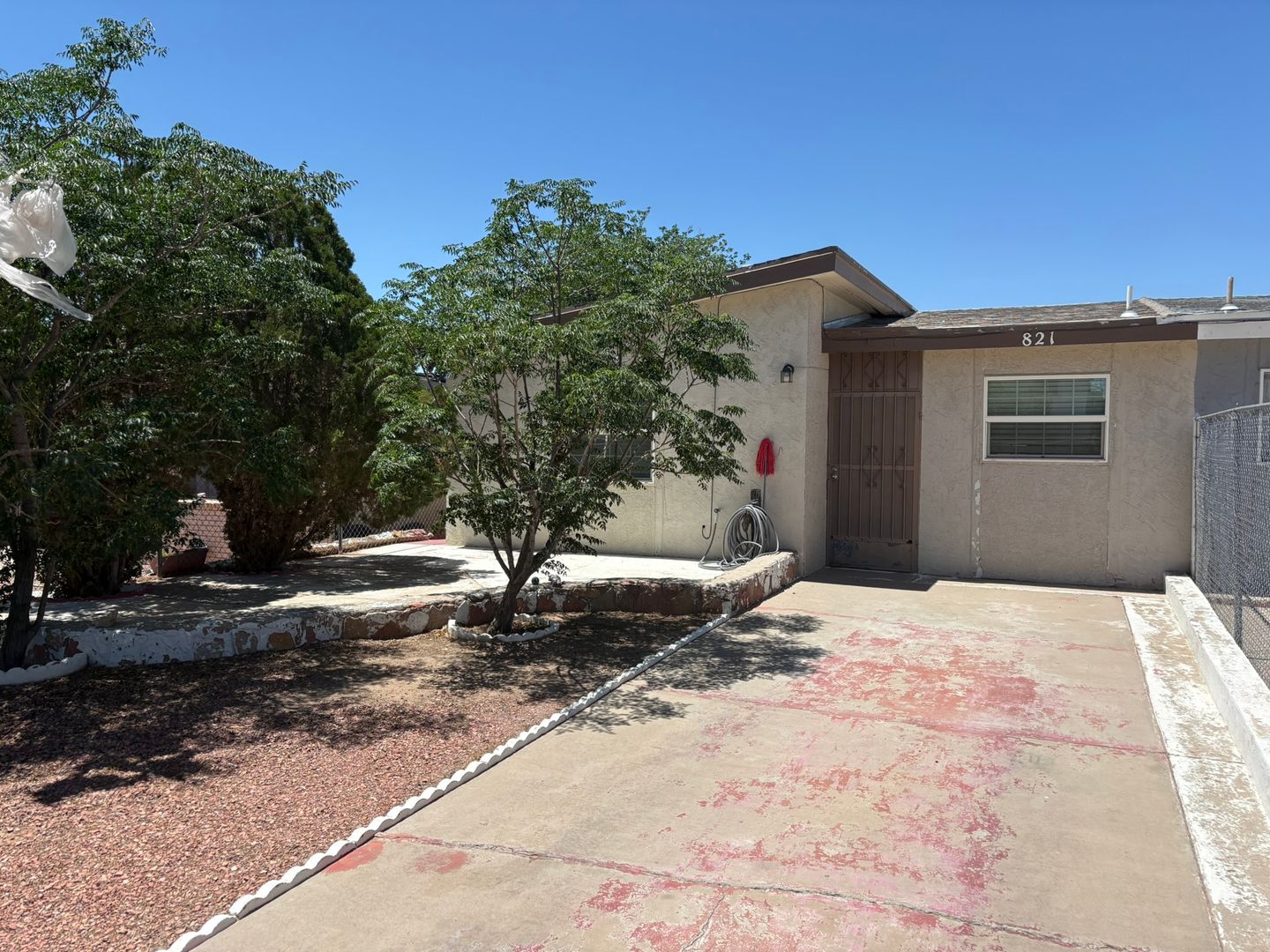 El Paso House: 821 Silvestre