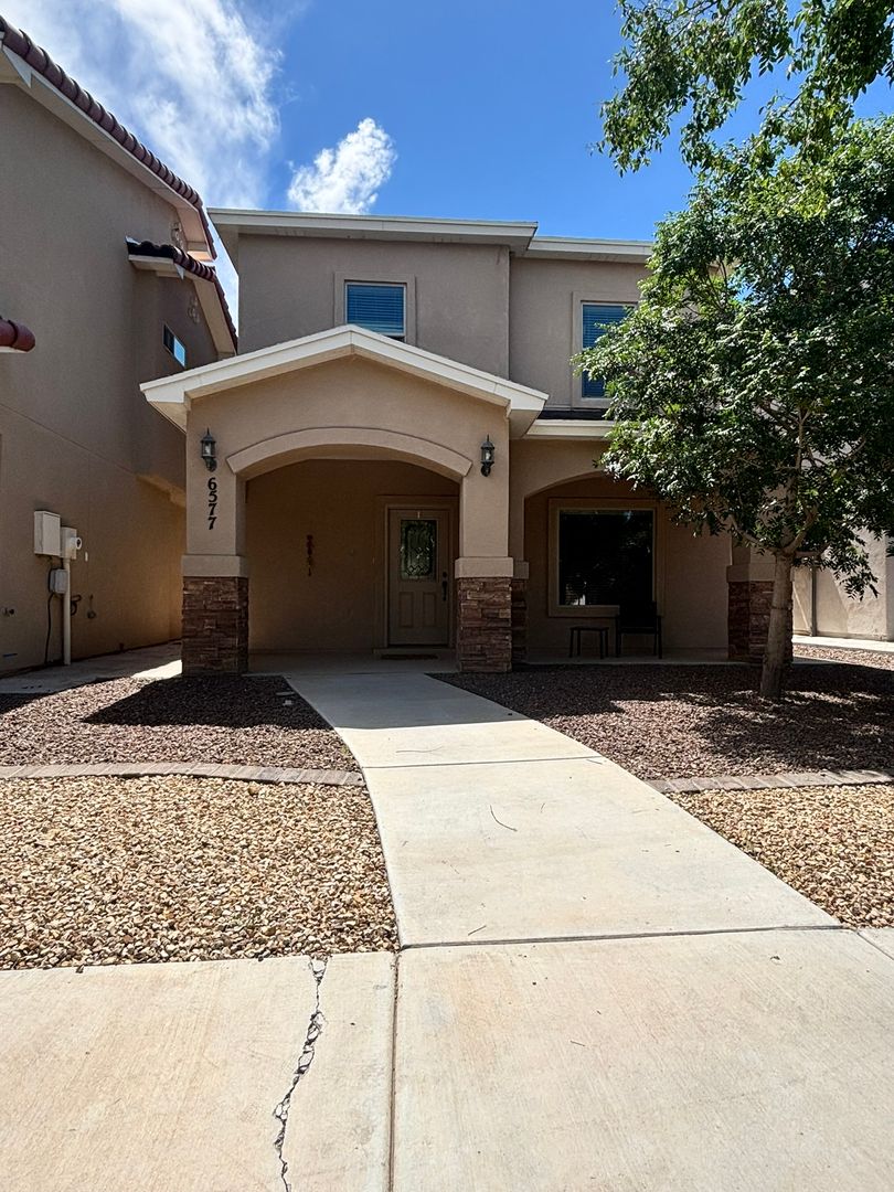 El Paso House: 6577 Hoop St.