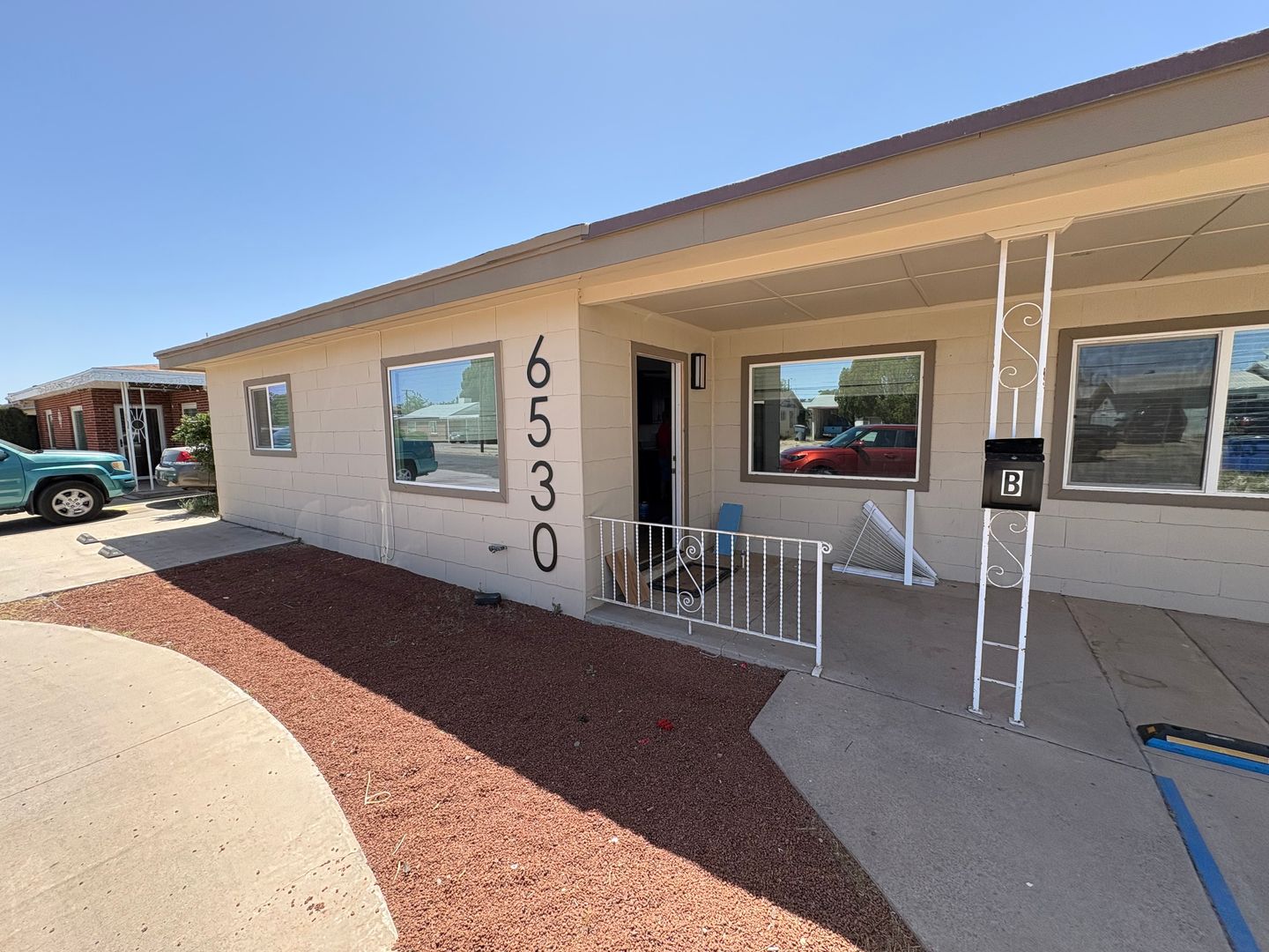 El Paso House: 6530 Mohawk Ln.