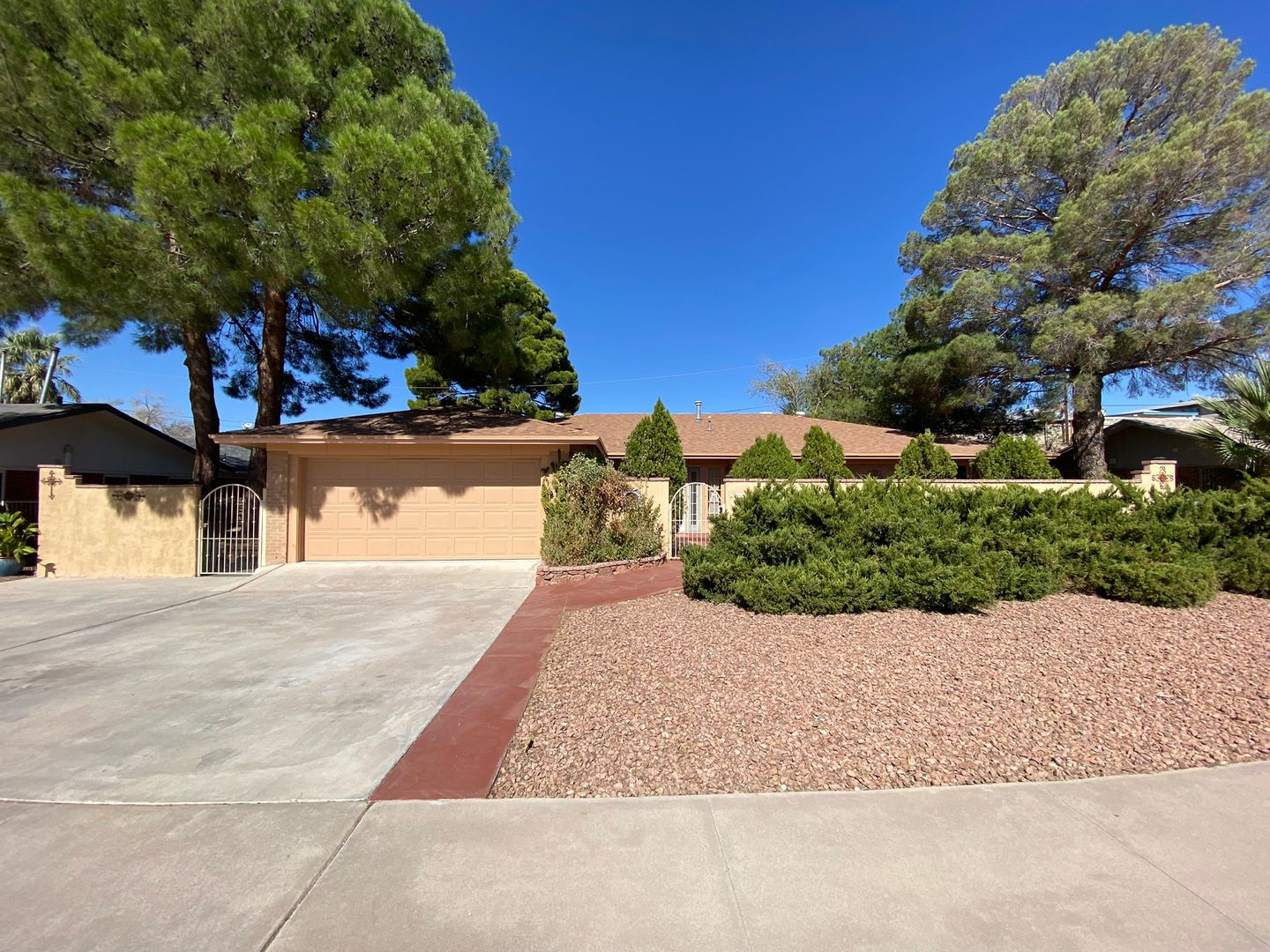 El Paso House: 783 De Leon Dr.