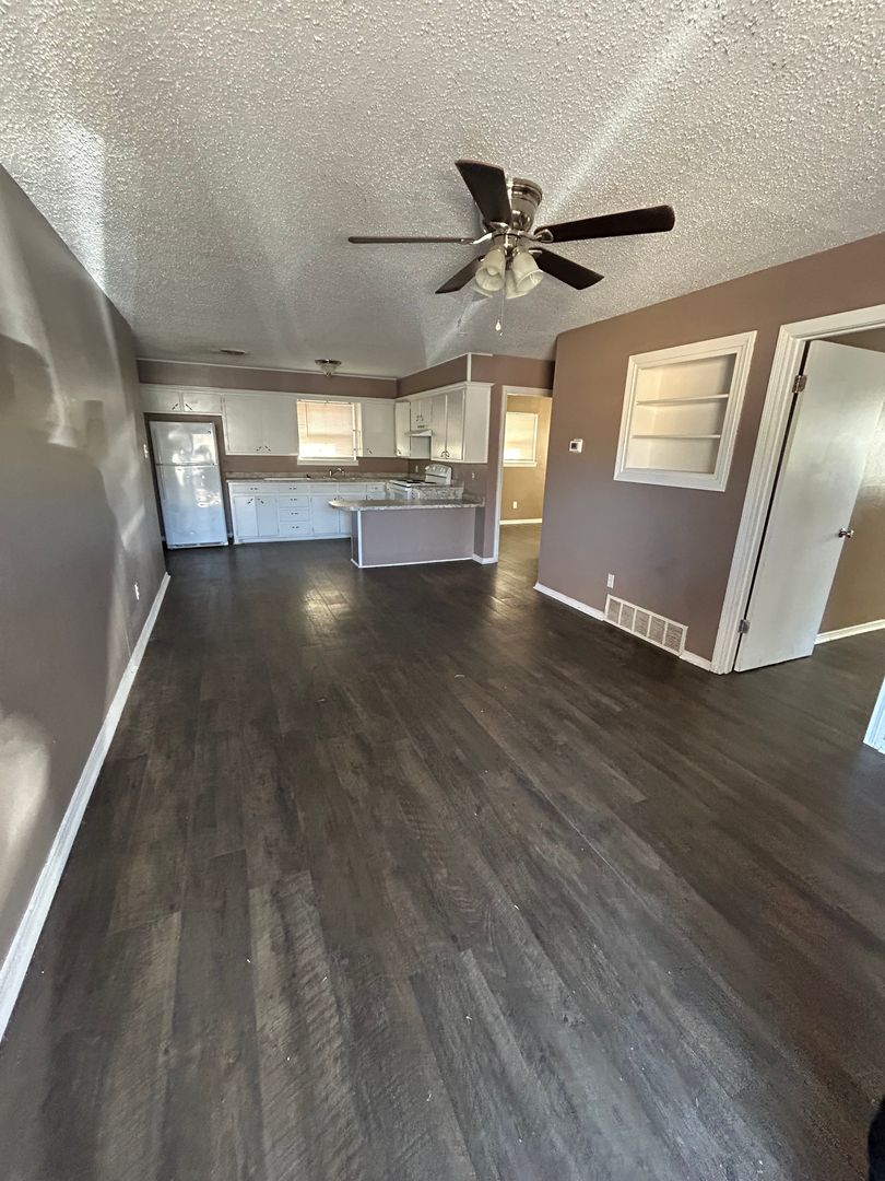 Lubbock Apartment: 1614 58th Street