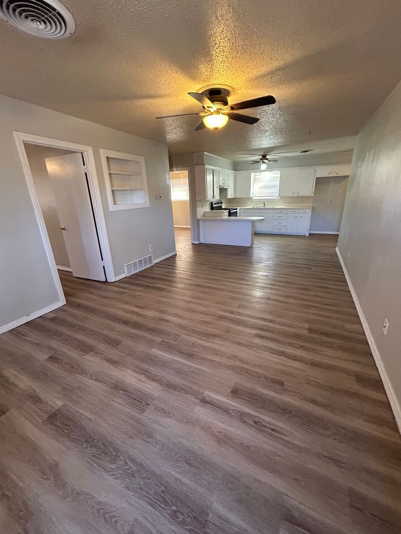 Lubbock Apartment: 1610 58th Street