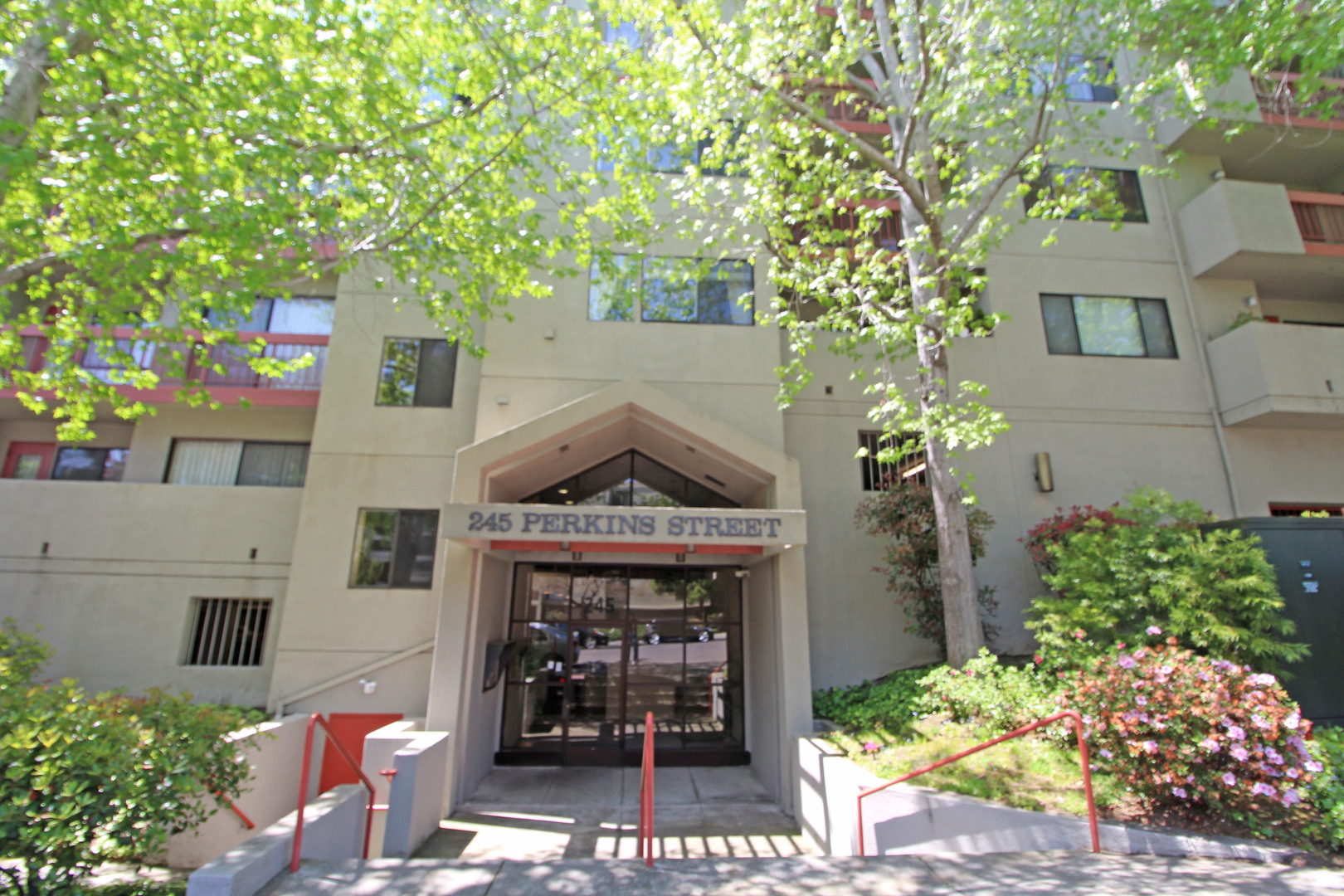 Oakland Condo: 245 Perkins St. #47