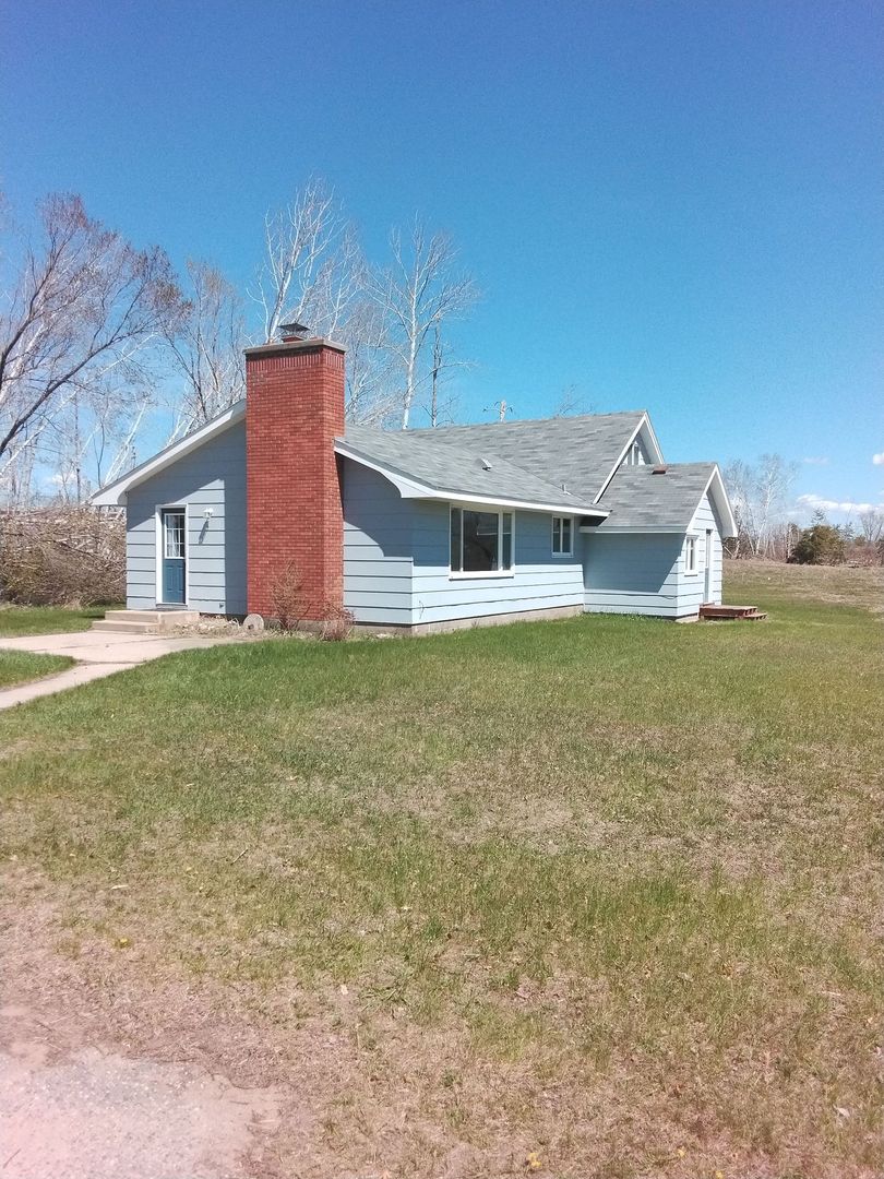 Bemidji House: 1725 Washington Ave S