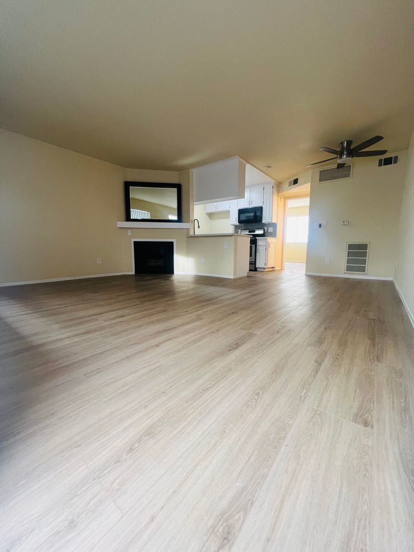 Van Nuys Apartment: 14309 Sylvan St