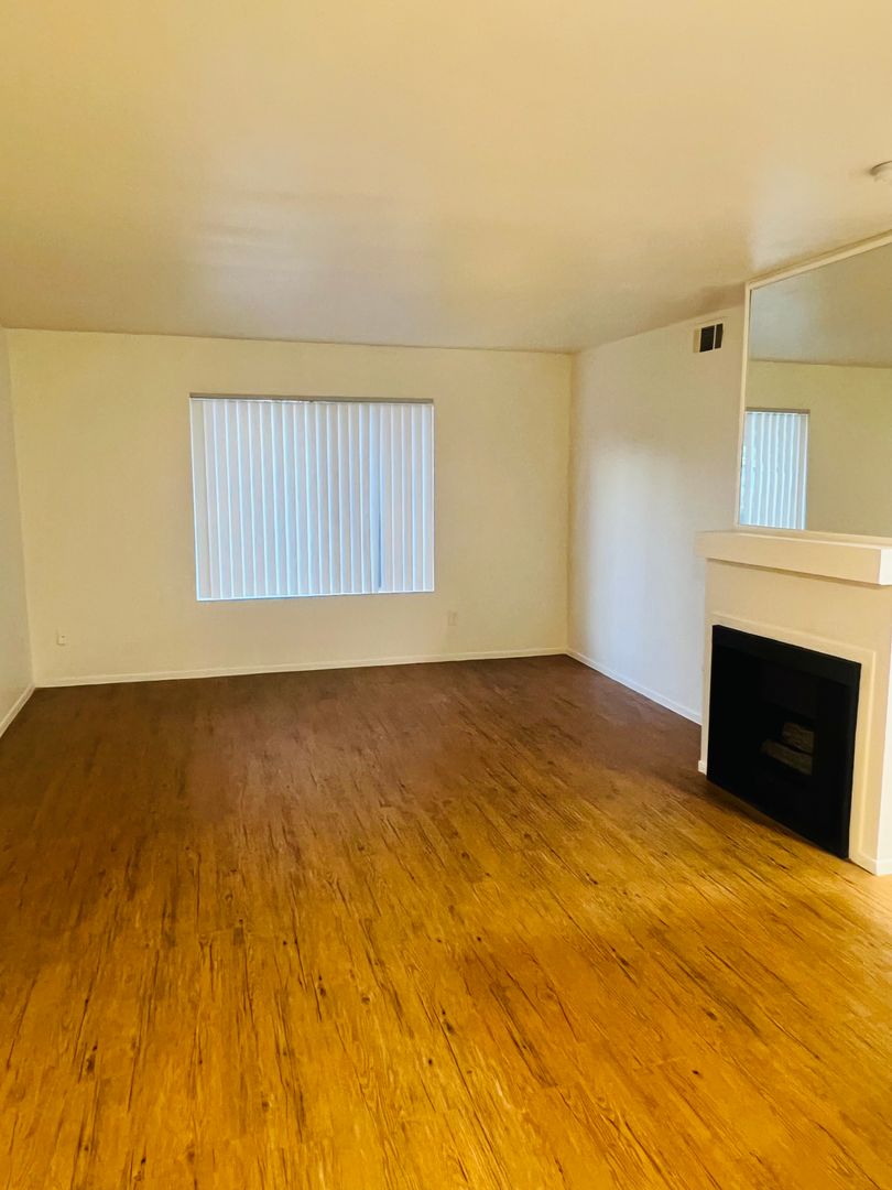 Van Nuys Apartment: 14309 Sylvan St
