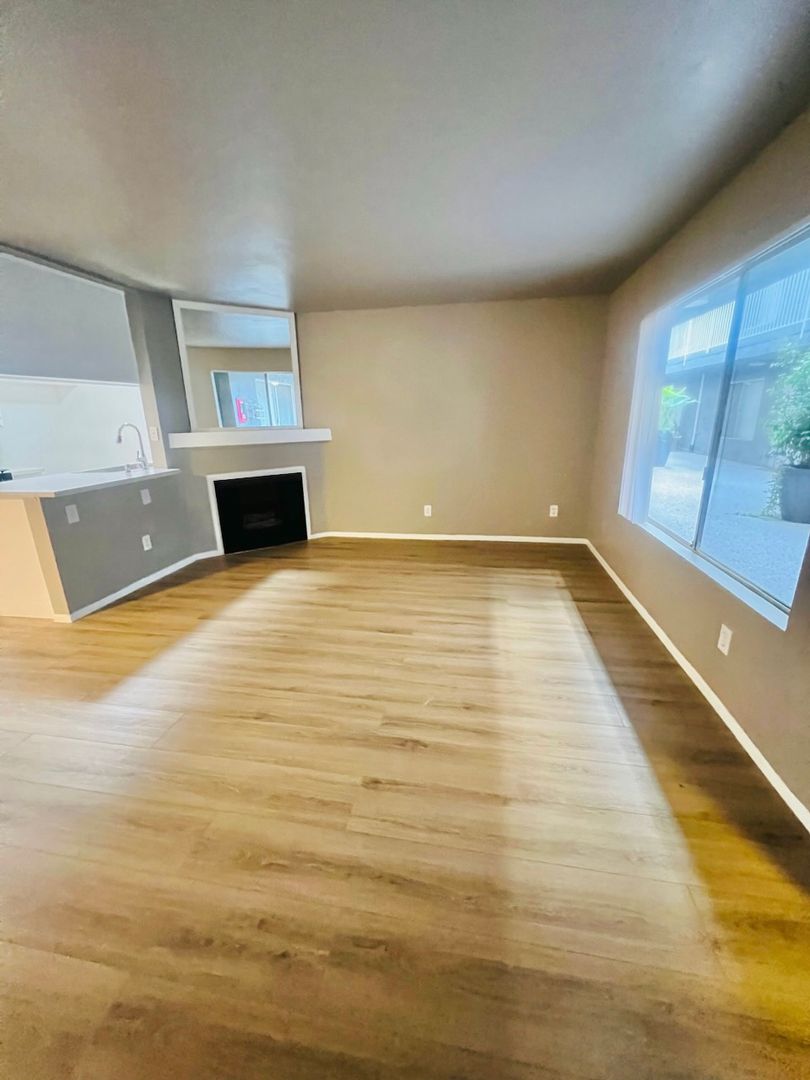 Van Nuys Apartment: 14309 Sylvan St