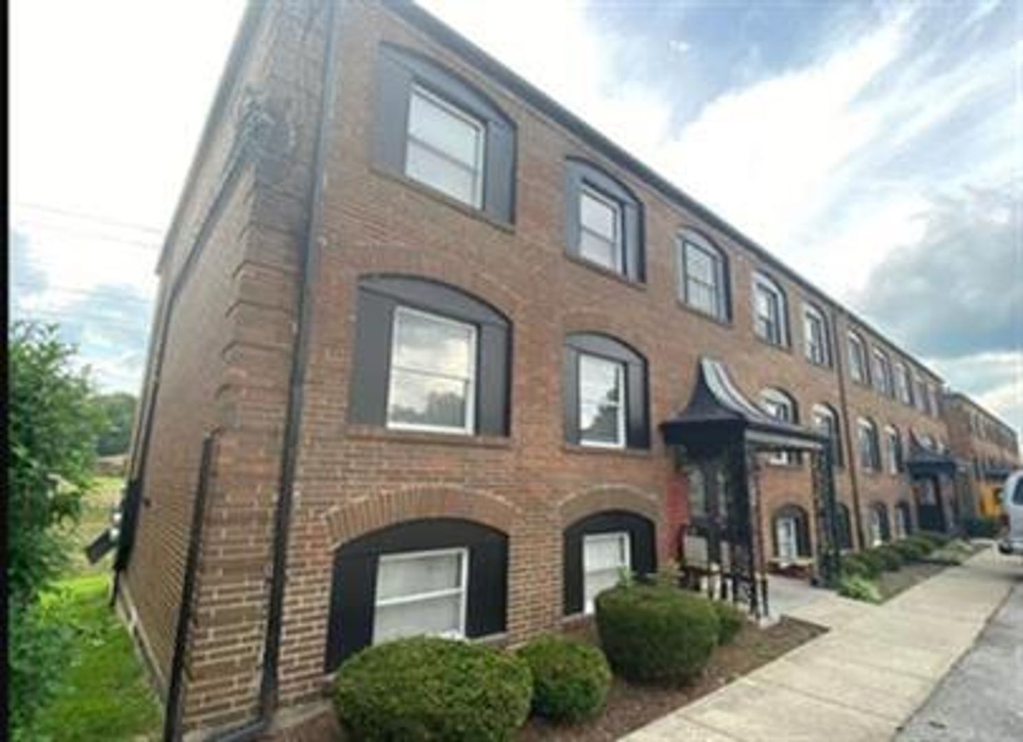Louisville Apartment: 4900-4903 Saddlebrook Lane