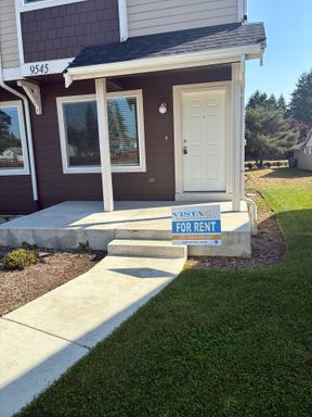 Spacious 2 bedroom 1.5 Bathroom newer construction!!! – photo 1