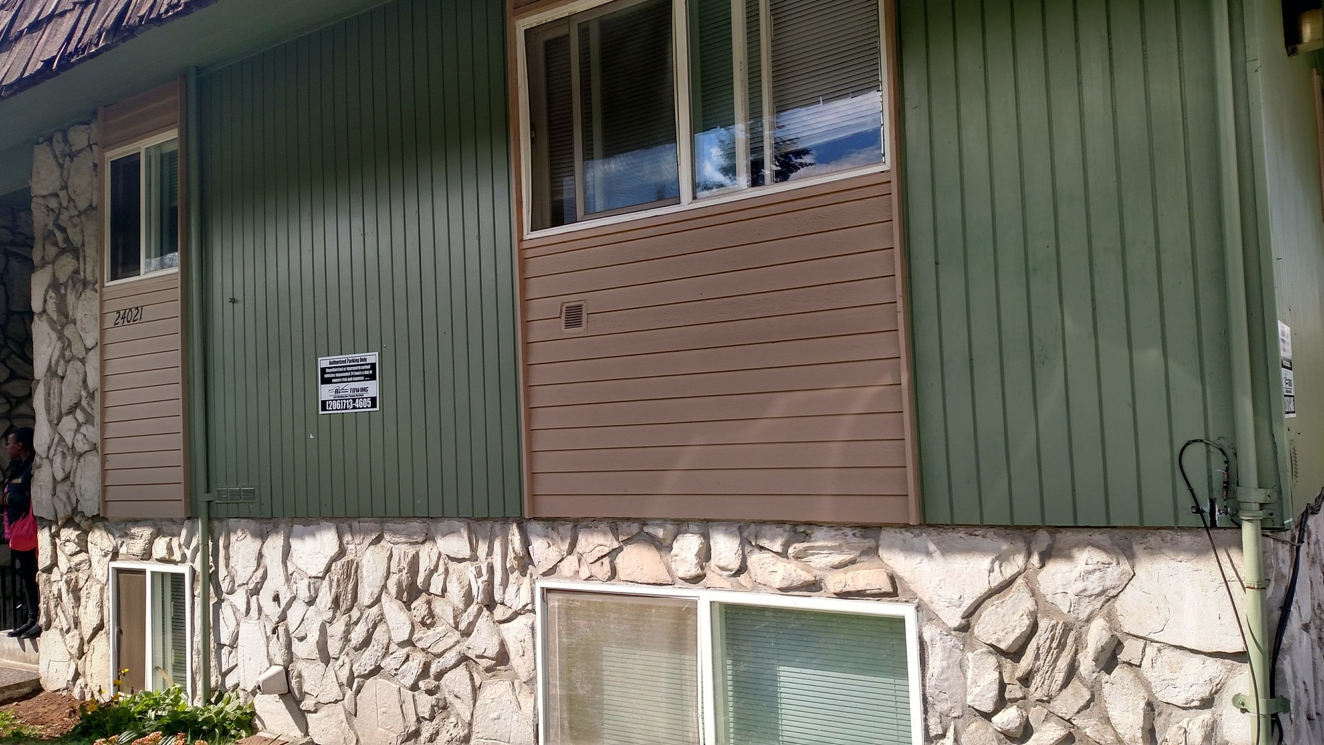 Des Moines Apartment: 24021 25th Ave S
