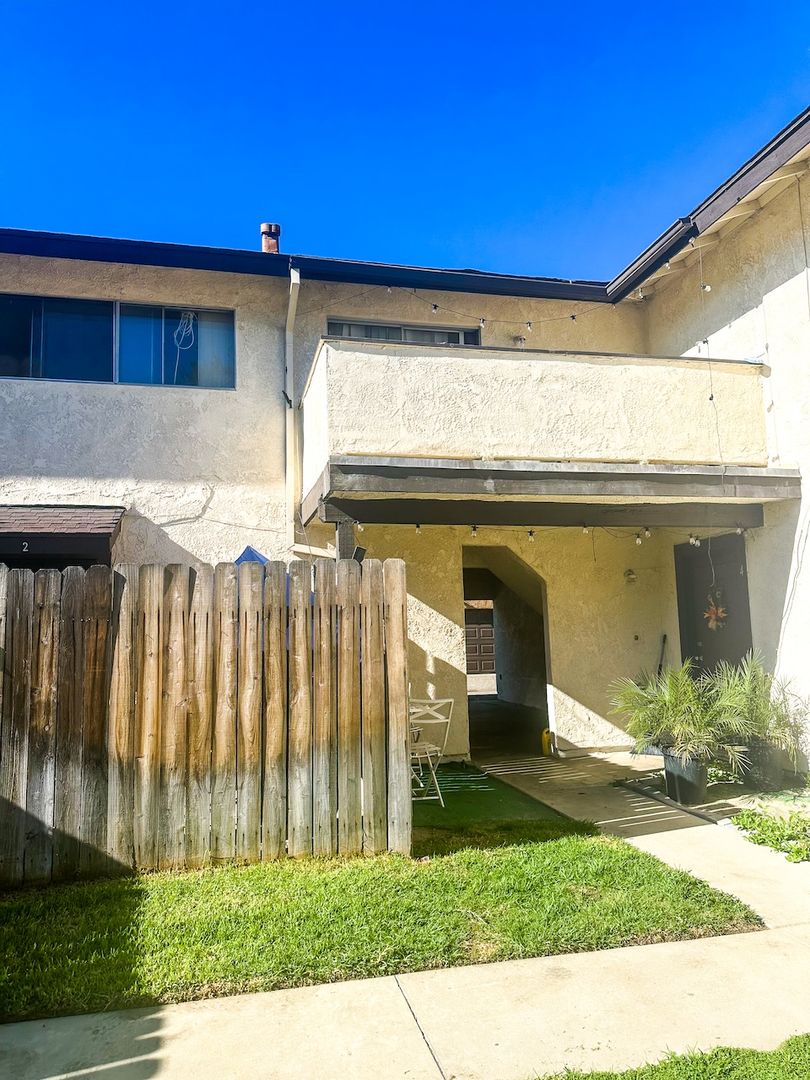 Ontario Apartment: 1613 E Fairfield Court