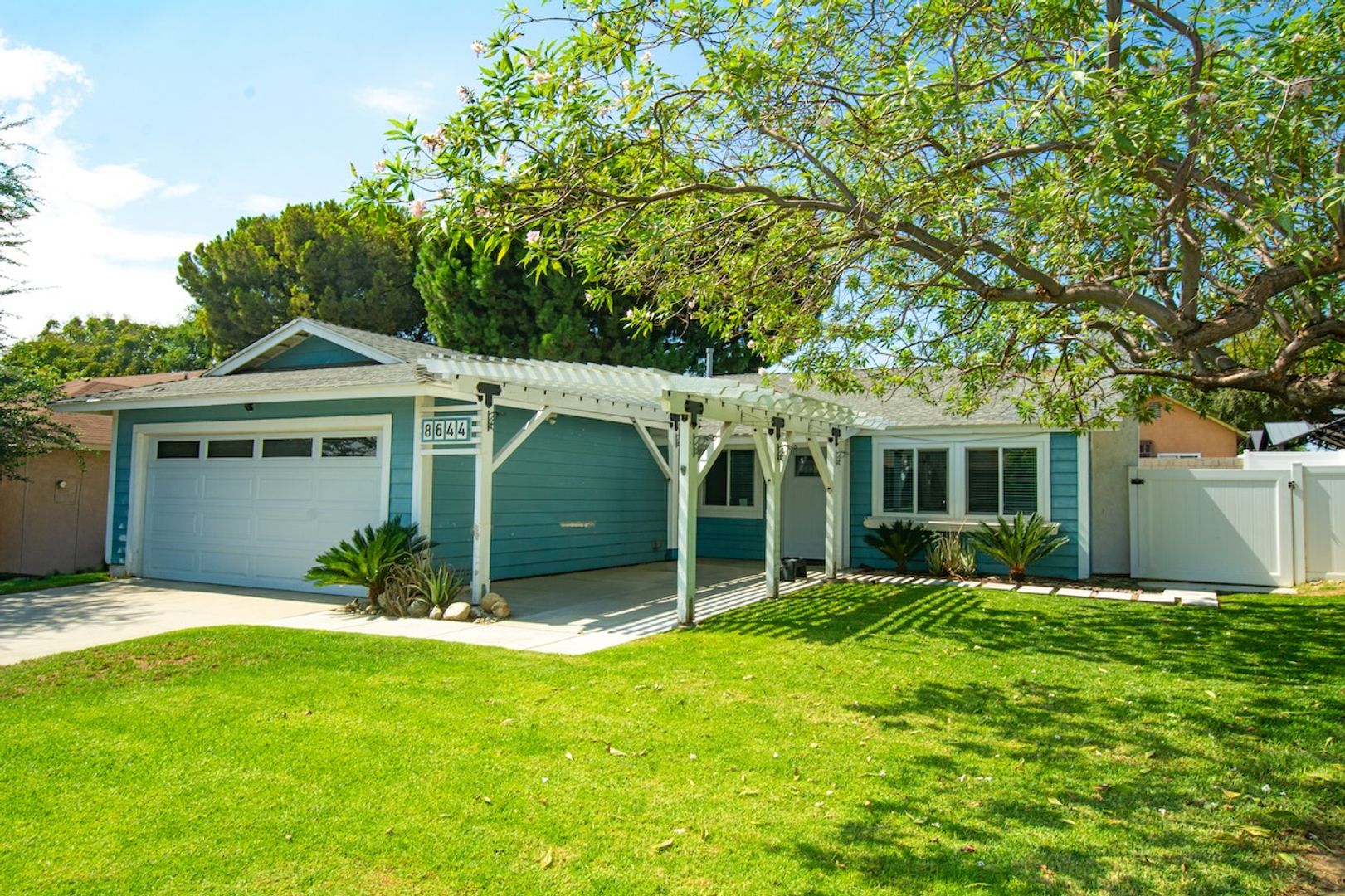 Fontana House: 8644 Frankfort Street