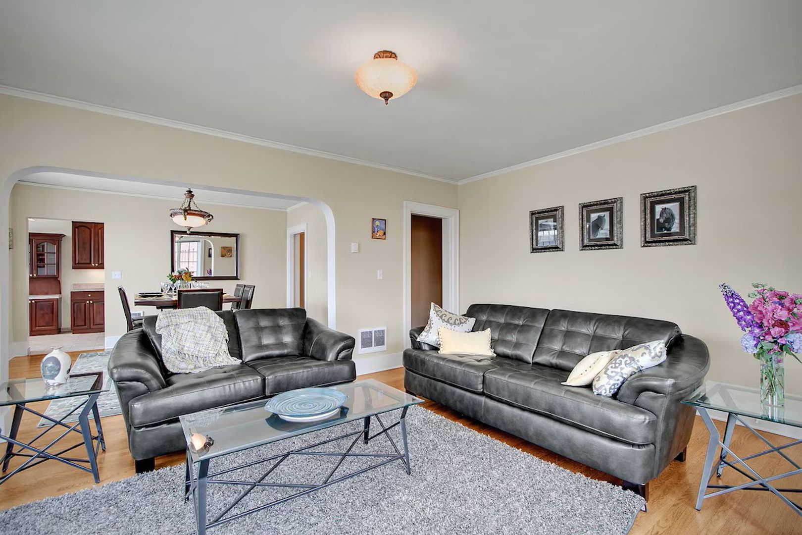 Tacoma Apartment: 117 North Tacoma Avenue