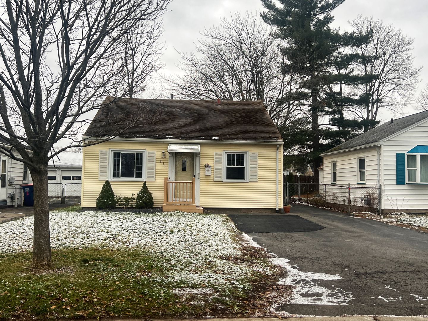 Greece House: 331 Leonard Road