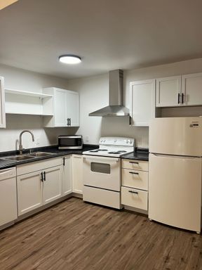 Renovated Deluxe 1-Bedroom near Cornell | University Park – photo 1