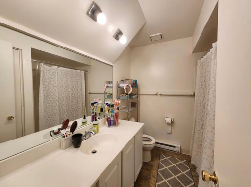 Renovated 1-Bedroom Bliss near Cornell | University Park – photo 1