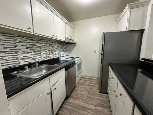 Renovated 1-Bedroom Bliss near Cornell | University Park – photo 1