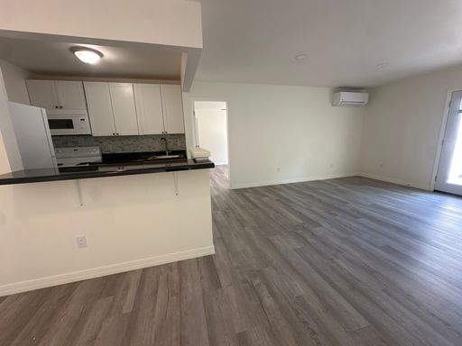 Renovated 1-Bedroom Bliss near Cornell | University Park – photo 1