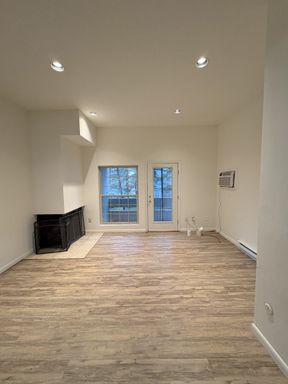 Renovated 2-Bedroom, 1-Bath near Cornell | University Park – photo 1