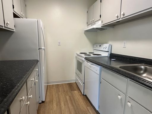 2-Bedroom, 1-Bath Apartment near Cornell | University Park – photo 1