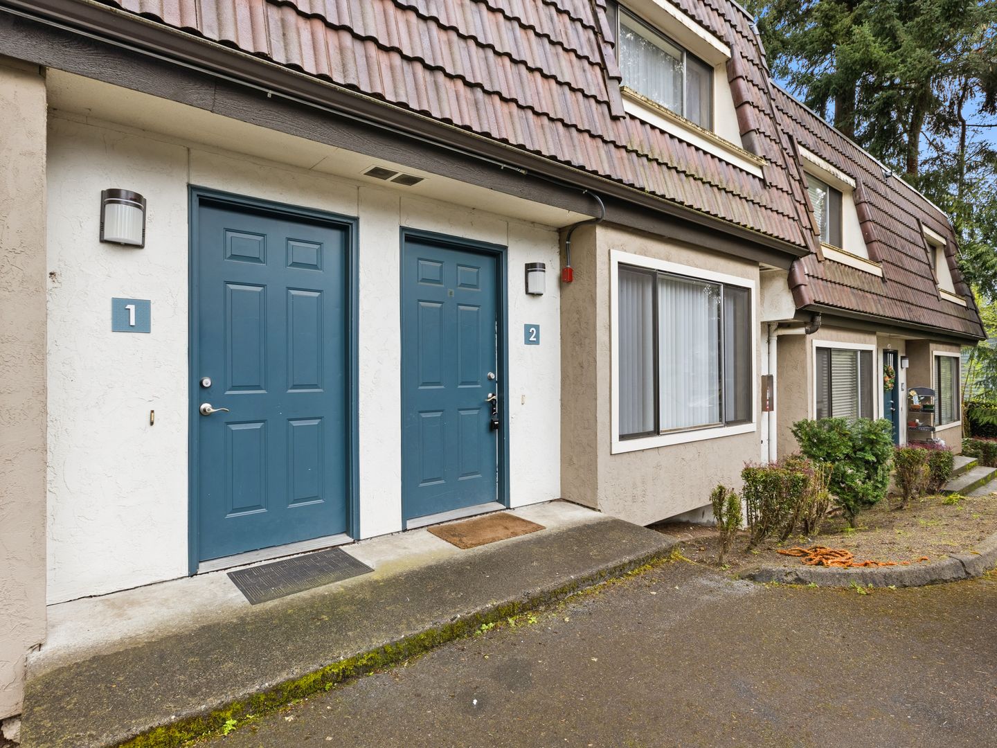 Lynwood Apartment: 4502 176 St SW