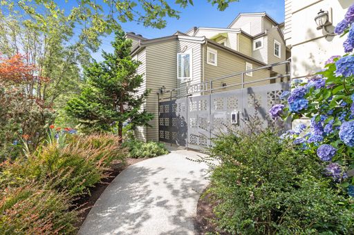 Quaint 2 bdrm/ 1 bth condo in Seattle – photo 1