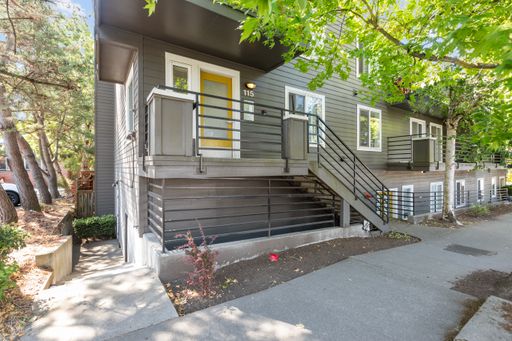 2-Bedroom Queen Anne Condo with Secured Parking – photo 1
