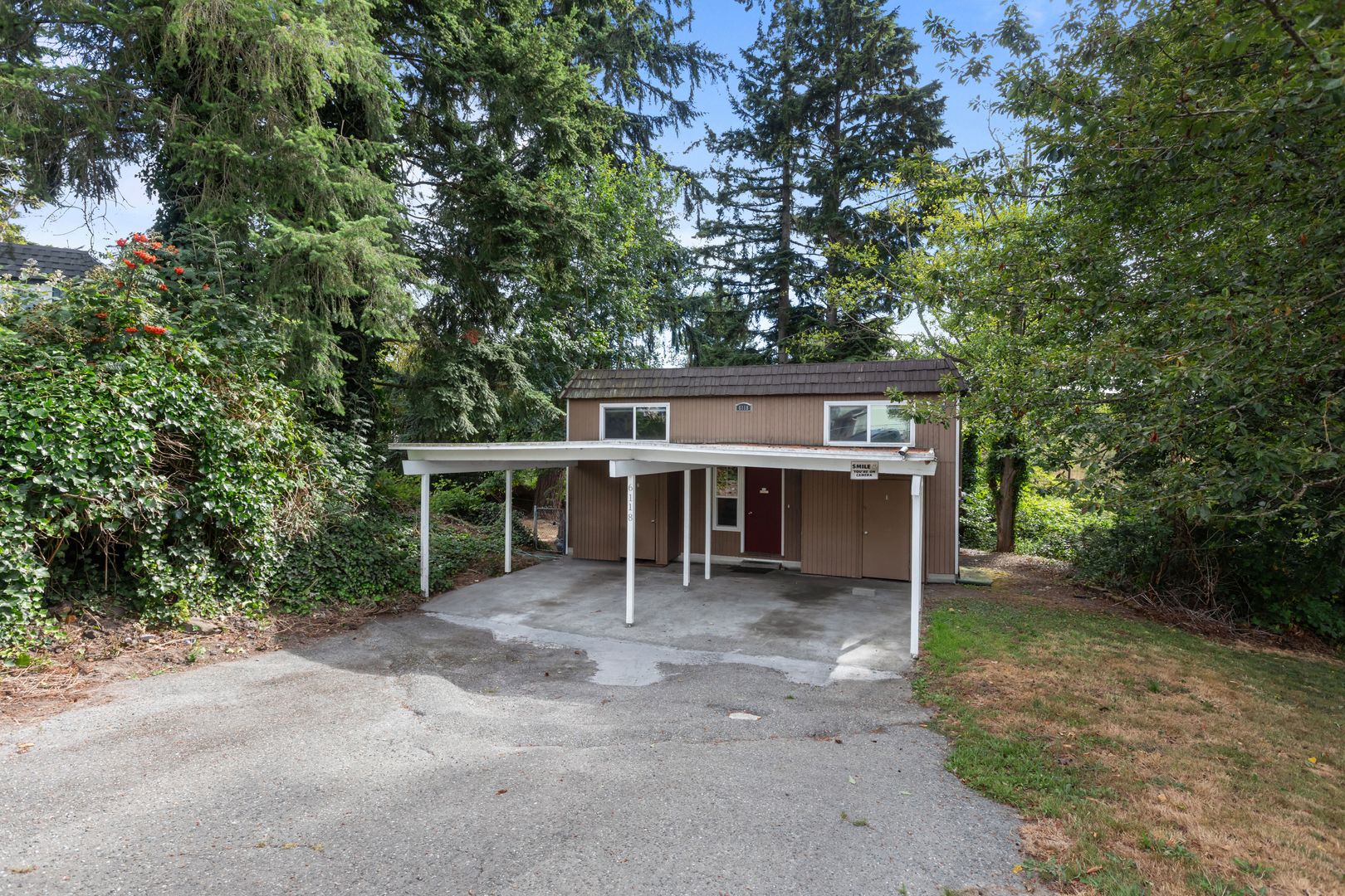 Everett Apartment: 6118 Kenwood Drive