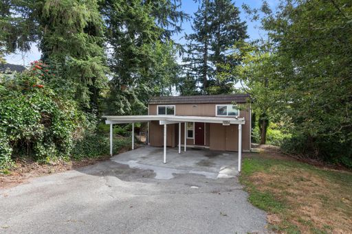 Updated 3-Bedroom Everett Duplex with Covered Parking – photo 1