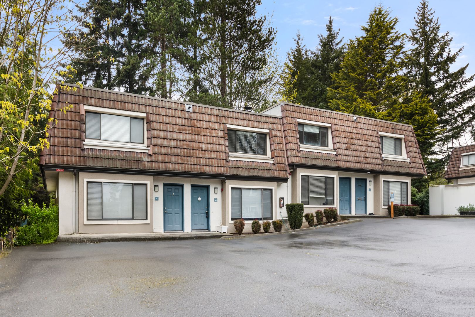 Lynwood Apartment: 4432 176 St SW