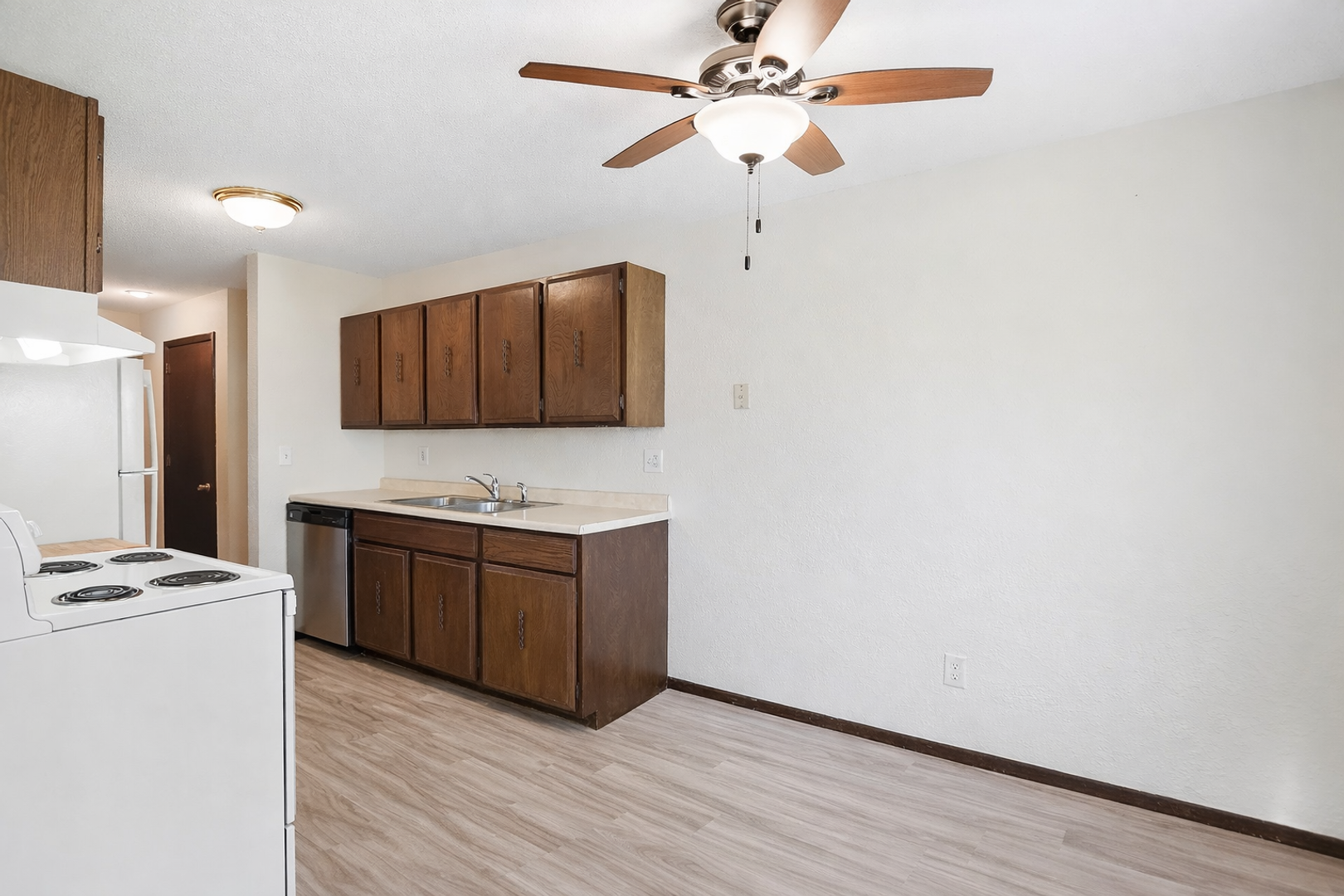 Forest Lake Apartment: 1001 7th Ave SW