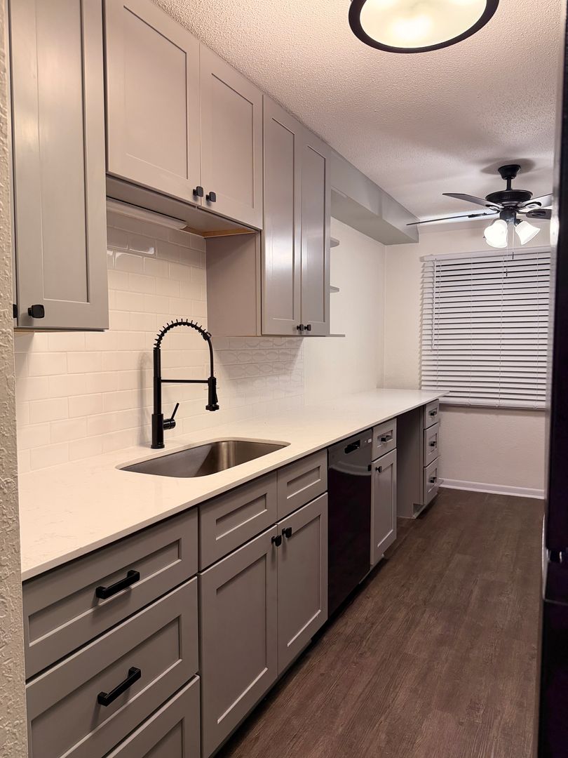 Forest Lake Apartment: 1001 7th Ave SW