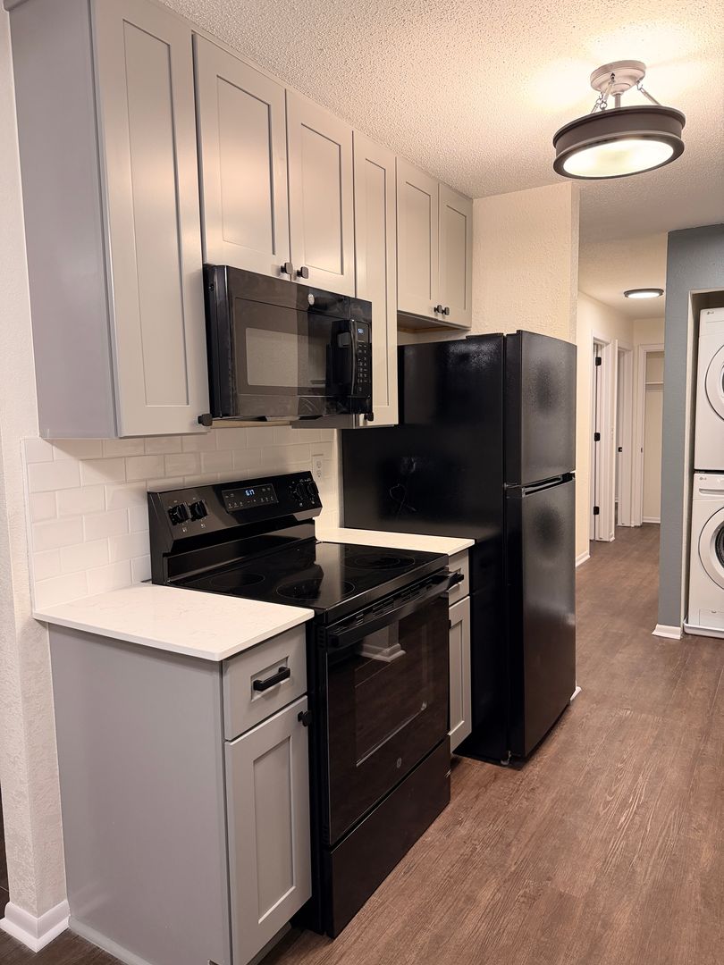 Forest Lake Apartment: 1001 7th Ave SW