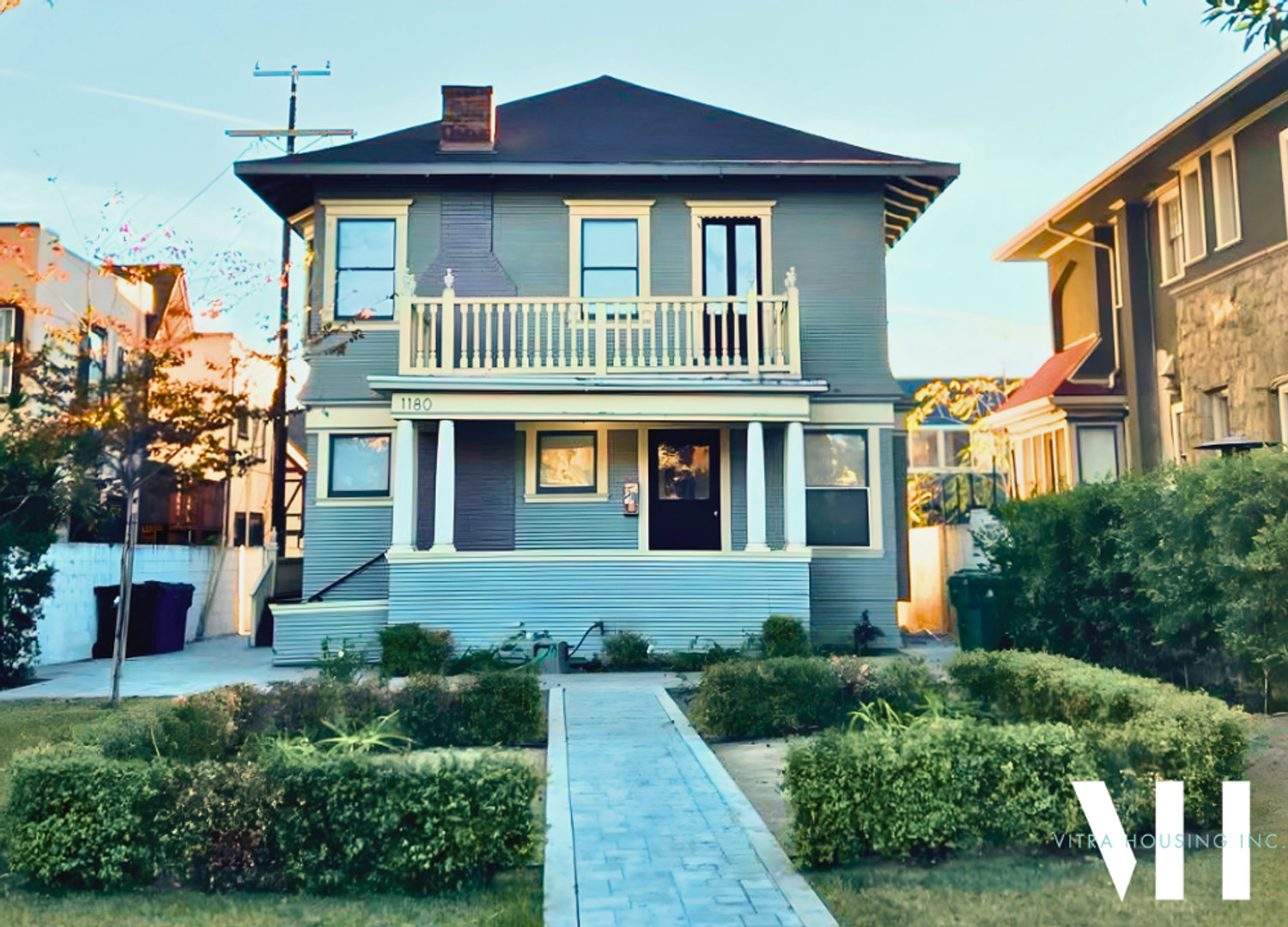 Los Angeles Apartment: 1180 West Adams Blvd