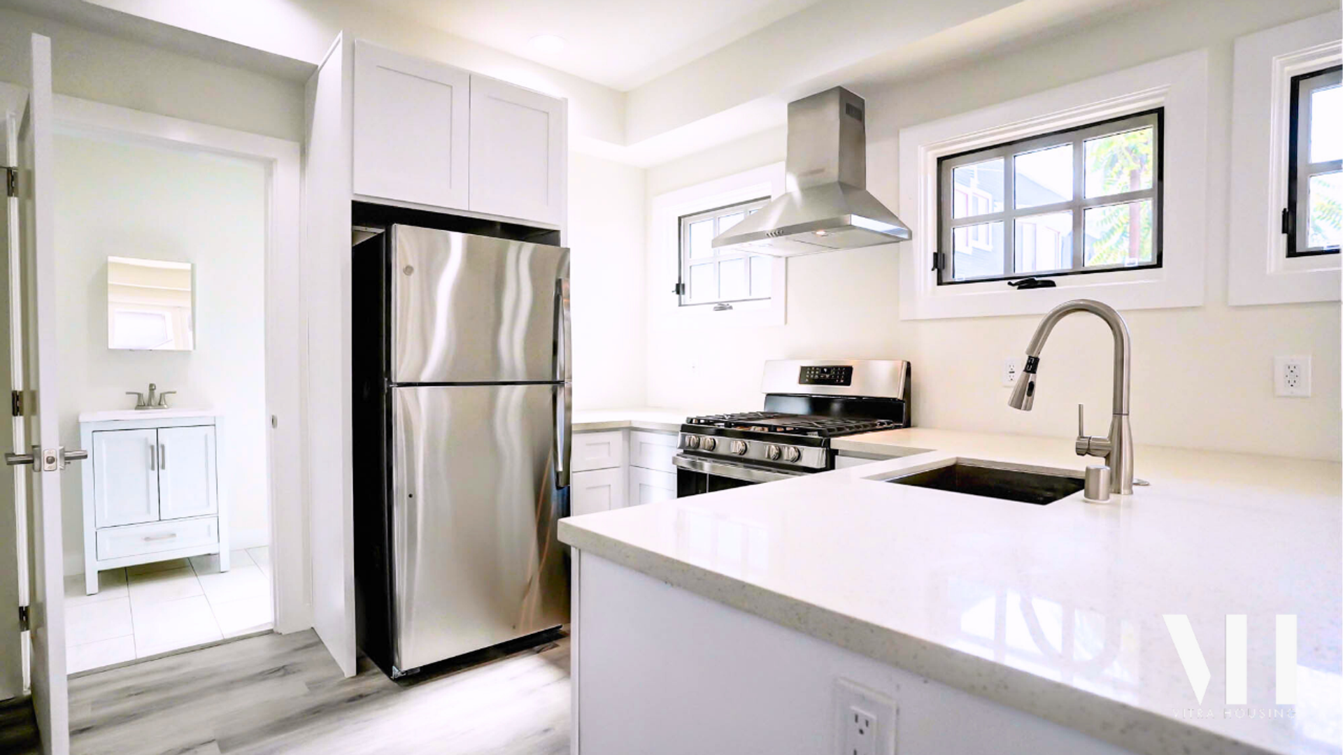 Los Angeles Apartment: 1182 West Adams Blvd