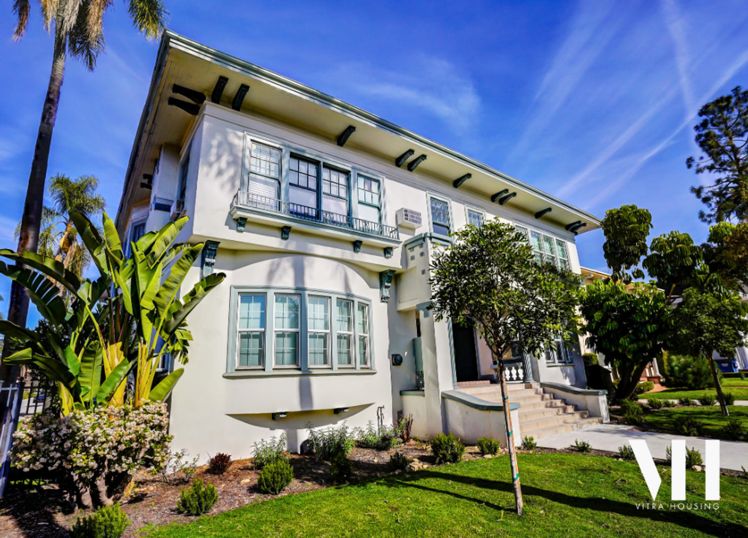 Los Angeles Apartment: 1139 W 27th Street