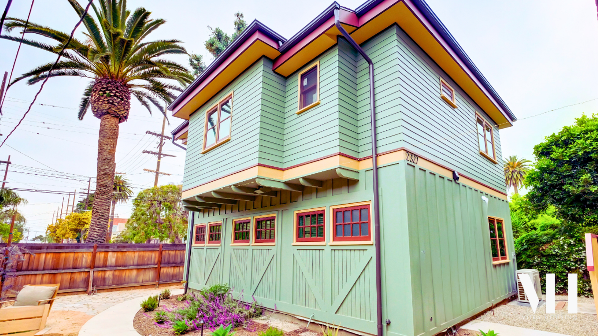 Los Angeles Apartment: 2327 Portland Street